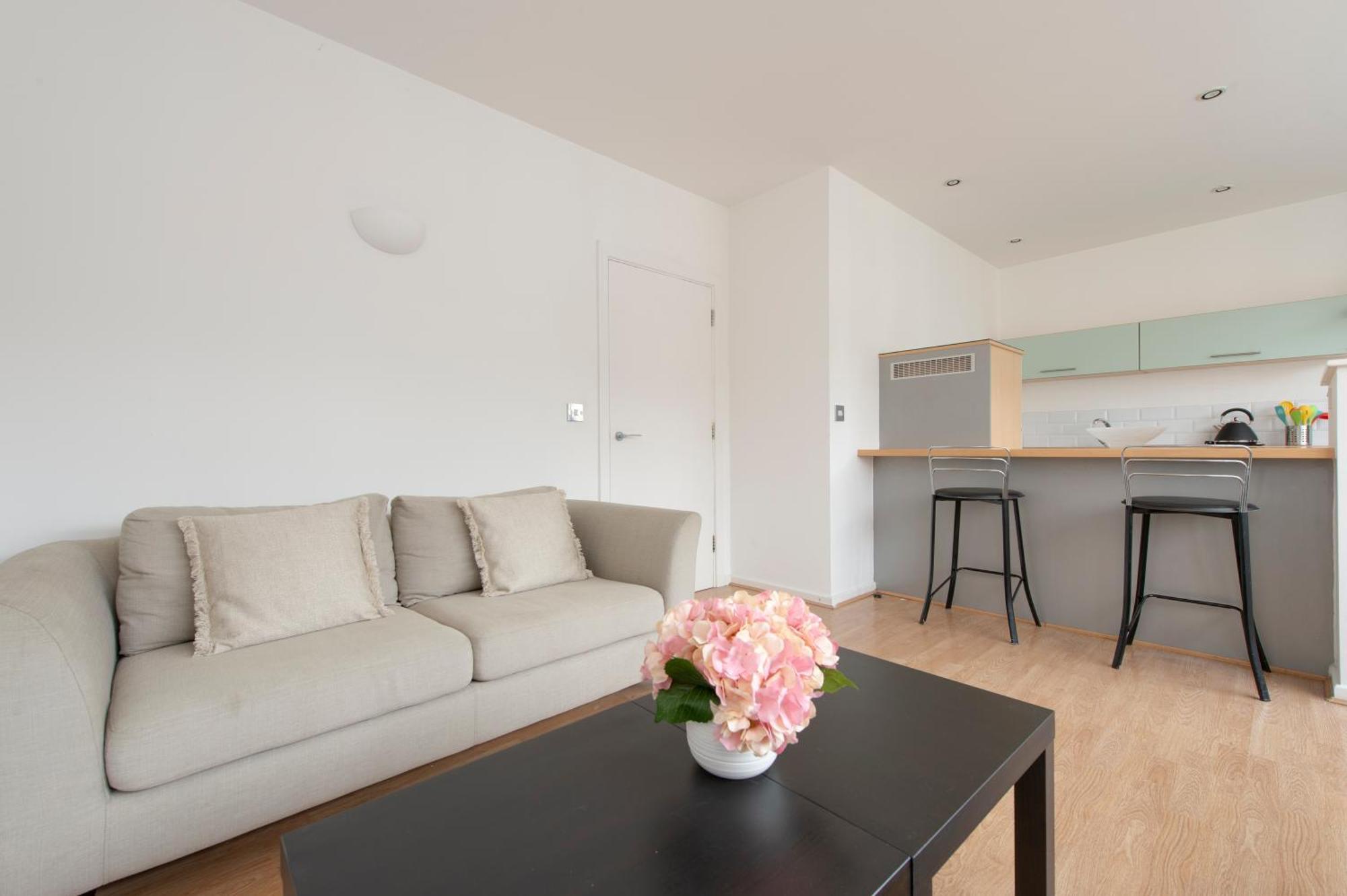 Modern Luxury Apartment By Bow Road Station Londýn Exteriér fotografie